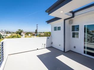 Redondo Beach House: 205 S Irena Ave