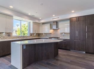 Redondo Beach House: 205 S Irena Ave
