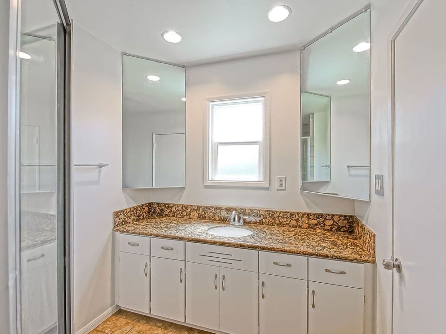 Torrance House: 3531 W 226th St