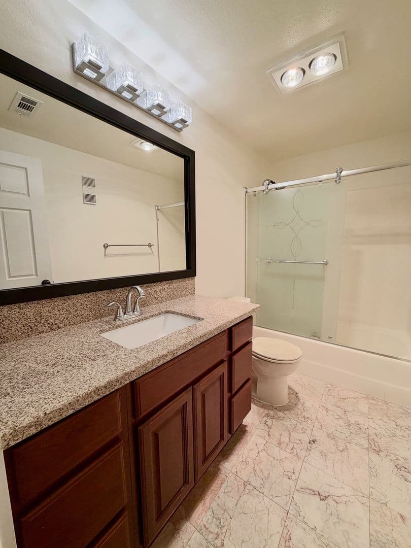 Playa Del Rey House: 8180 Manitoba St #4-136