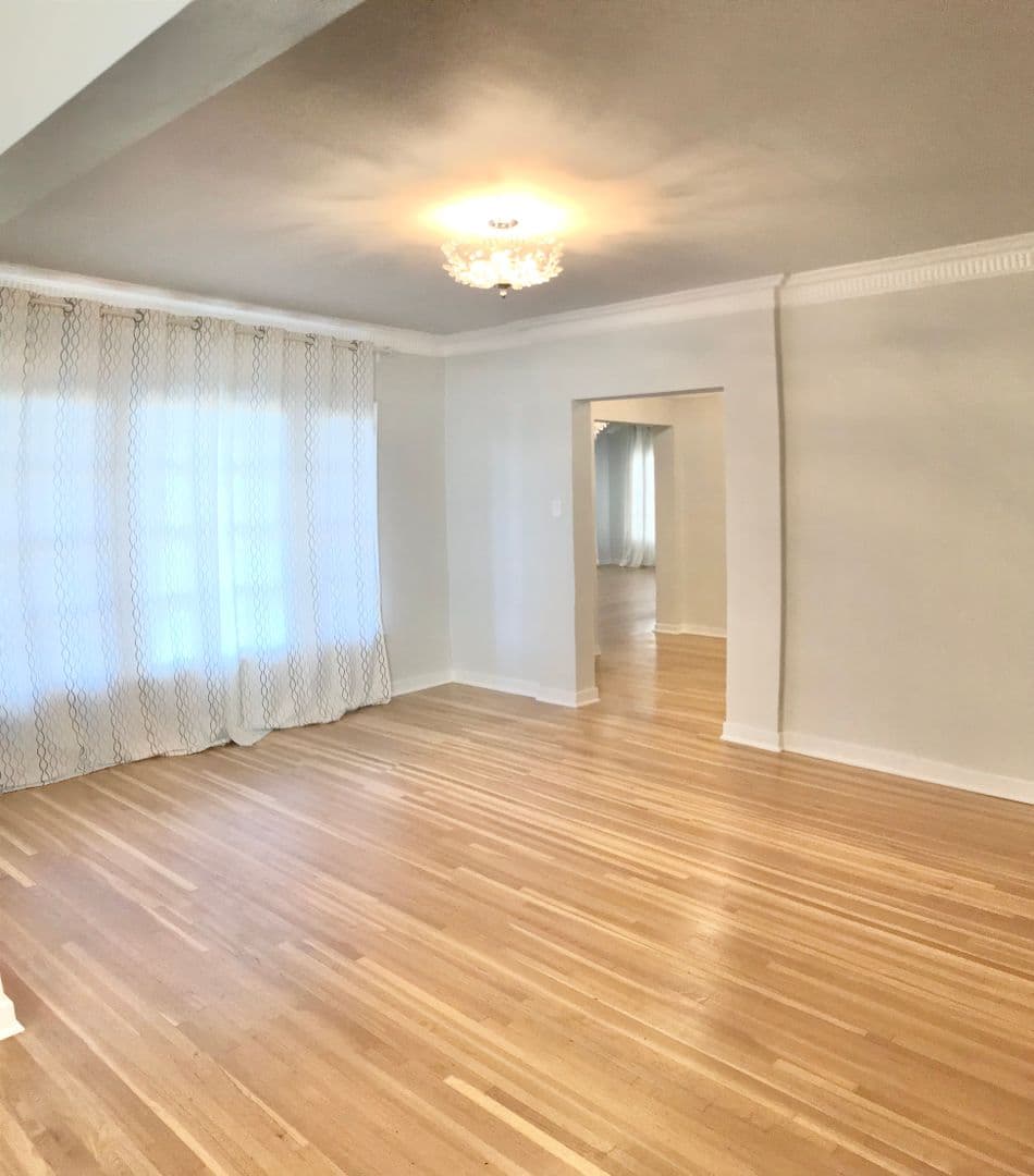 Los Angeles House: 828 Alandele Avenue