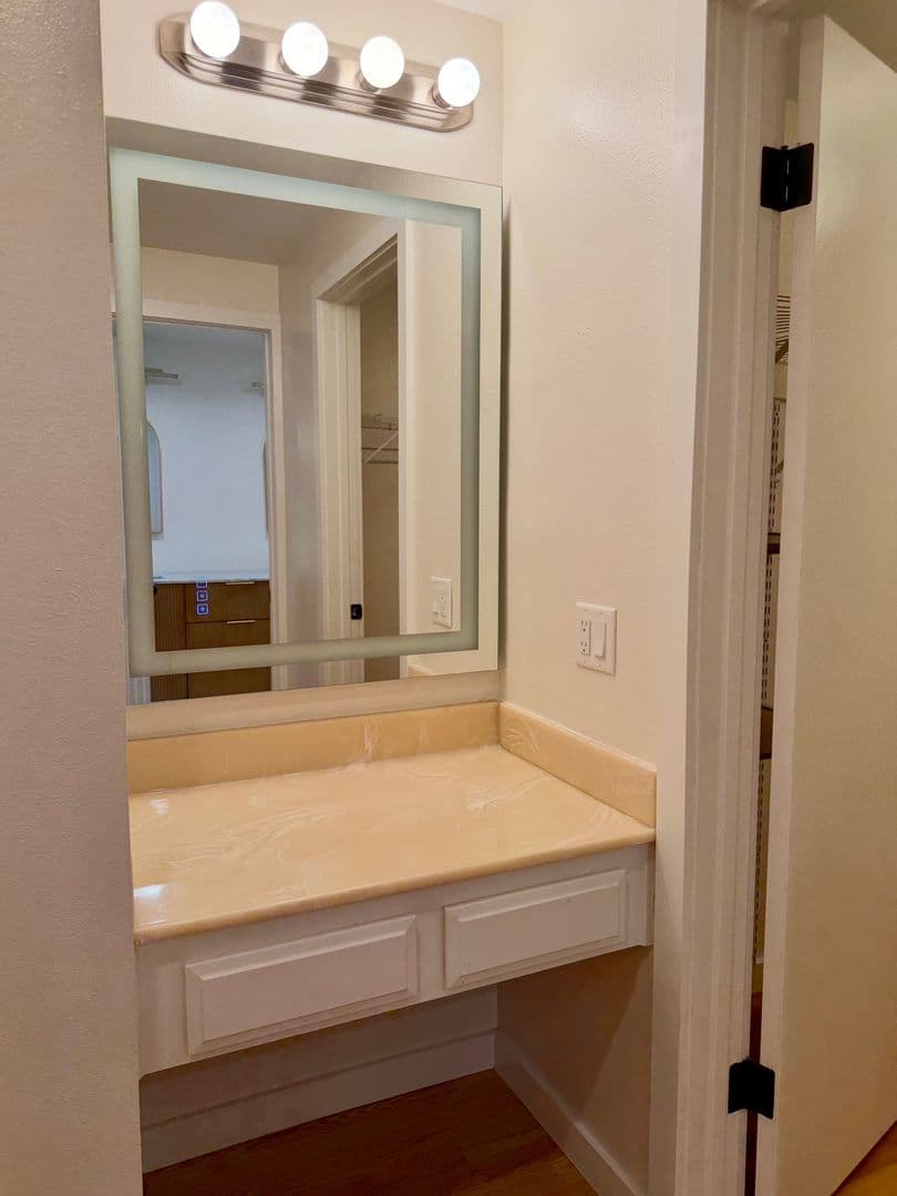 Playa Del Rey House: 8180 Manitoba St #4-136