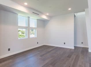 Redondo Beach House: 205 S Irena Ave
