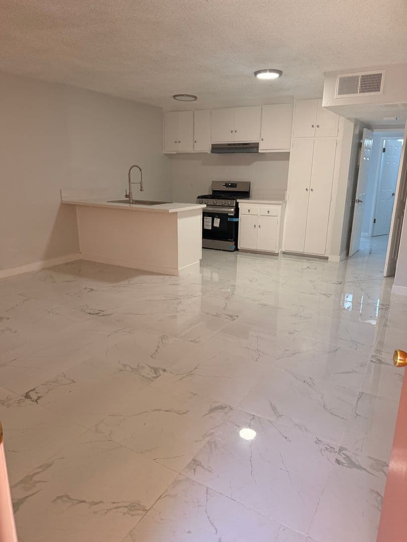 Panorama City Condo: 14751 Titus St. unit 16