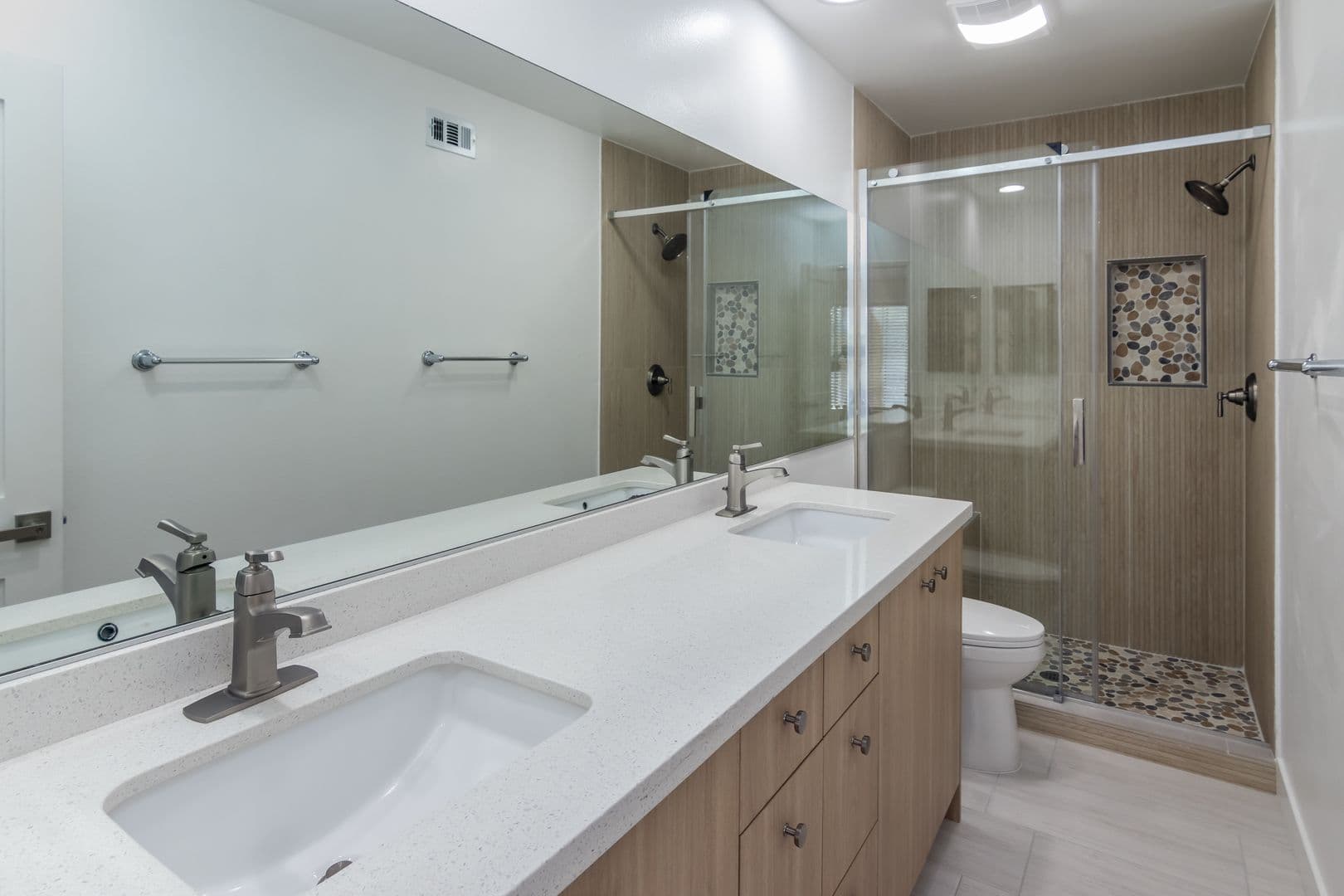 Reseda Townhome: 19230 Wyandotte St #15