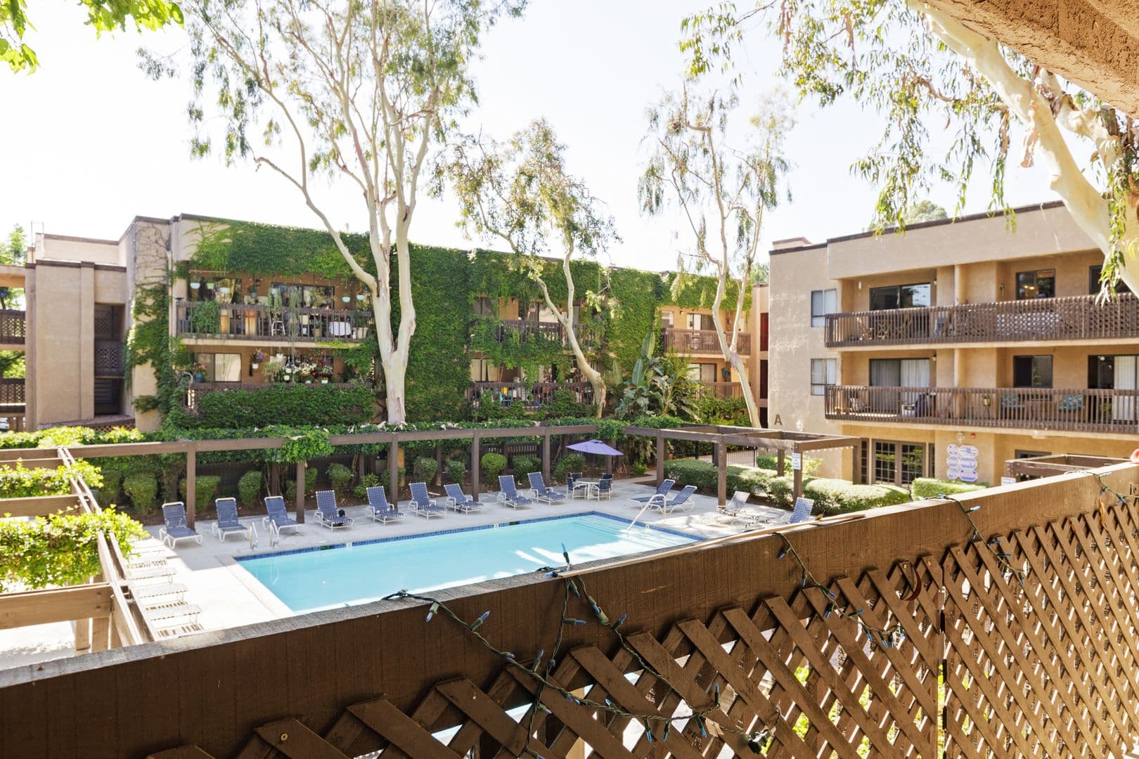 Woodland Hills Condo: 22100 Burbank Blvd #214B