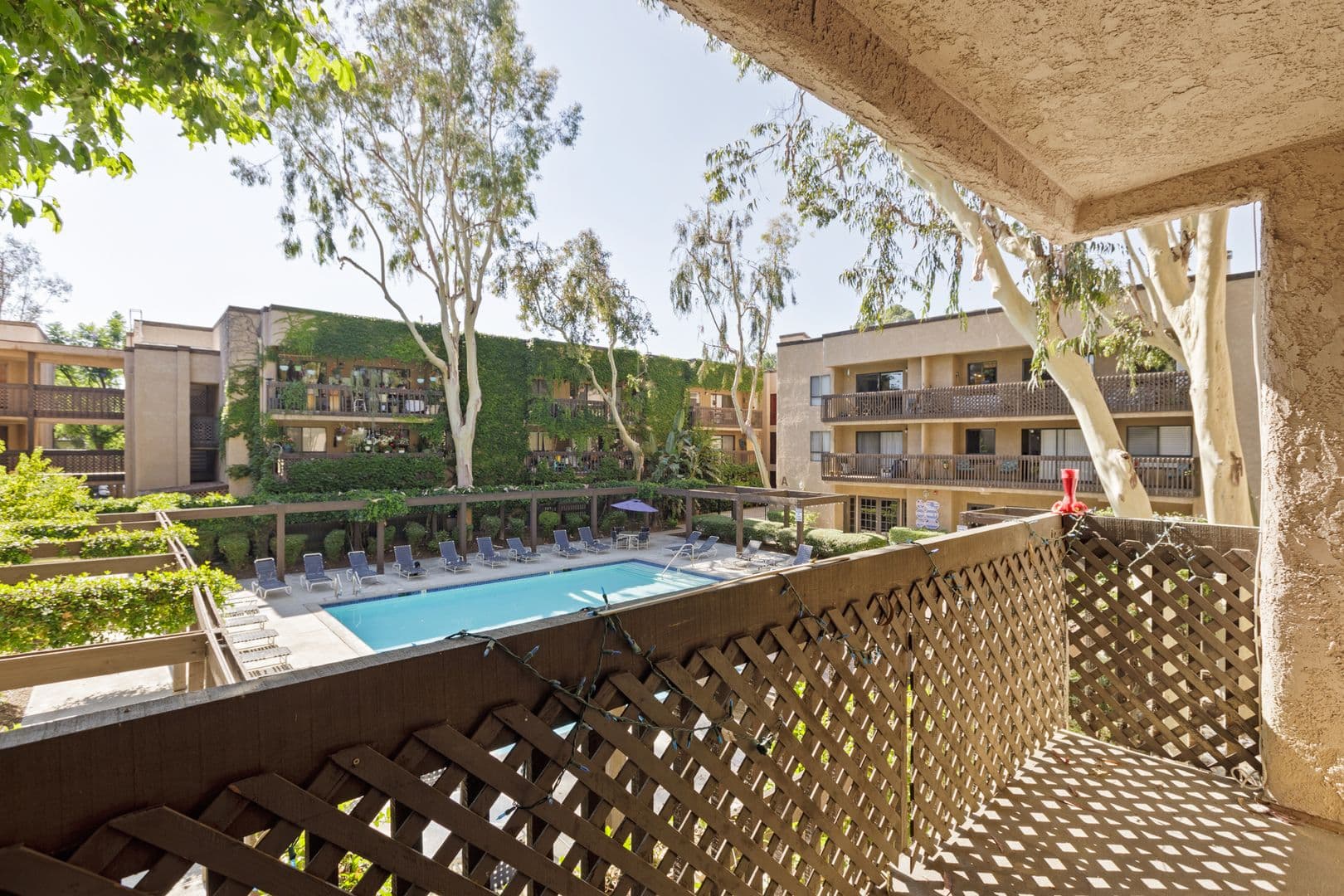 Woodland Hills Condo: 22100 Burbank Blvd #214B