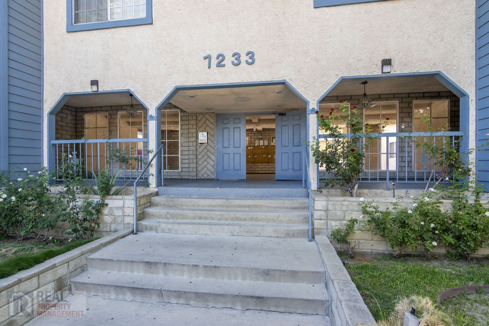 Canoga Park Apartment: 7233 Loma Verde Ave