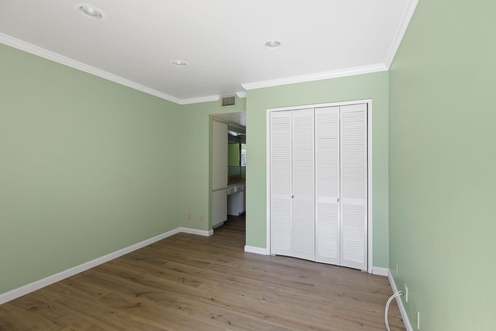 Woodland Hills Condo: 22100 Burbank Blvd #214B