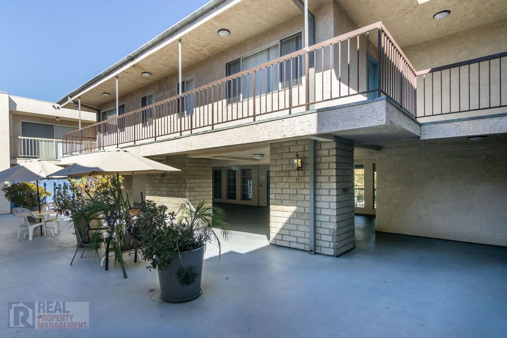 Canoga Park Apartment: 7233 Loma Verde Ave