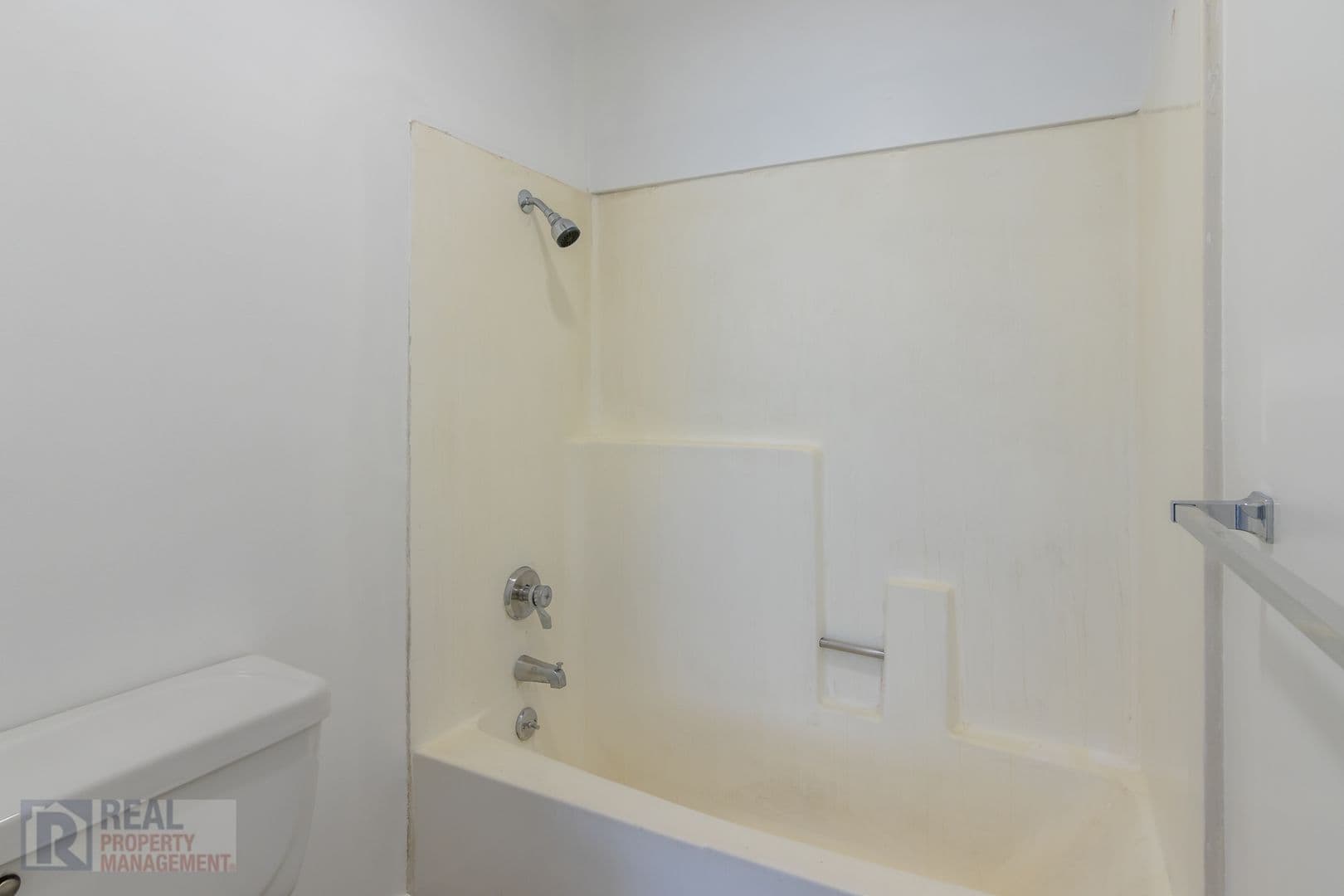 Canoga Park Apartment: 7233 Loma Verde Ave