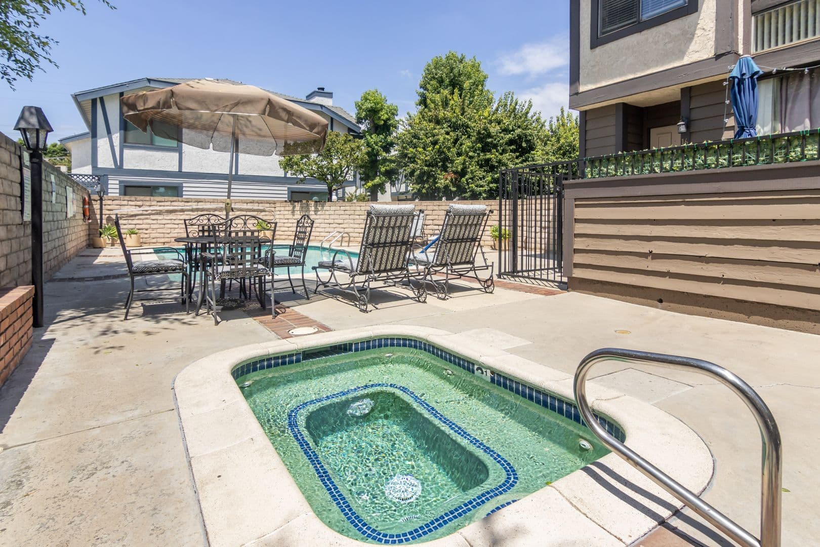 Reseda Townhome: 19230 Wyandotte St #15