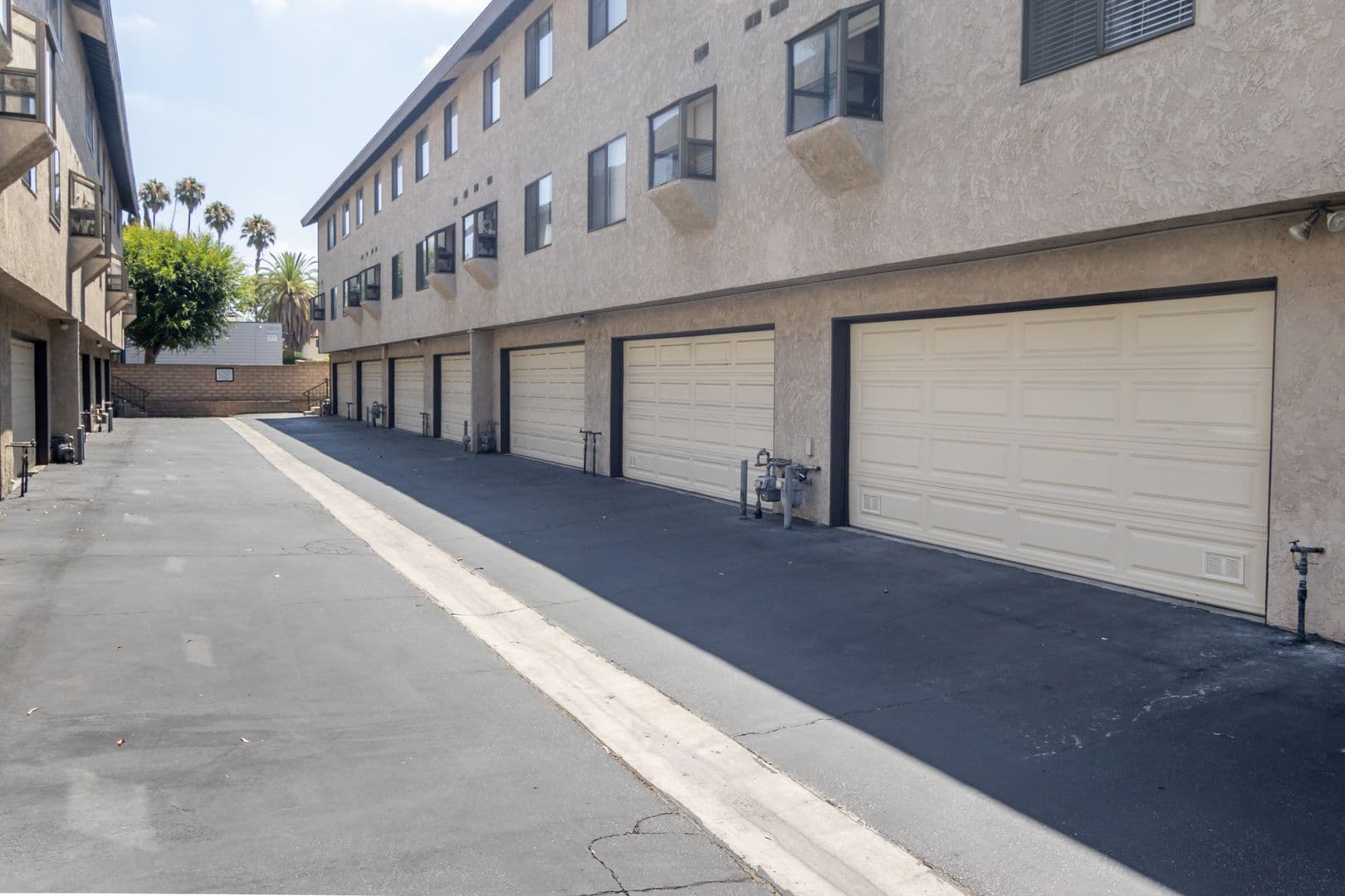 Reseda Townhome: 19230 Wyandotte St #15