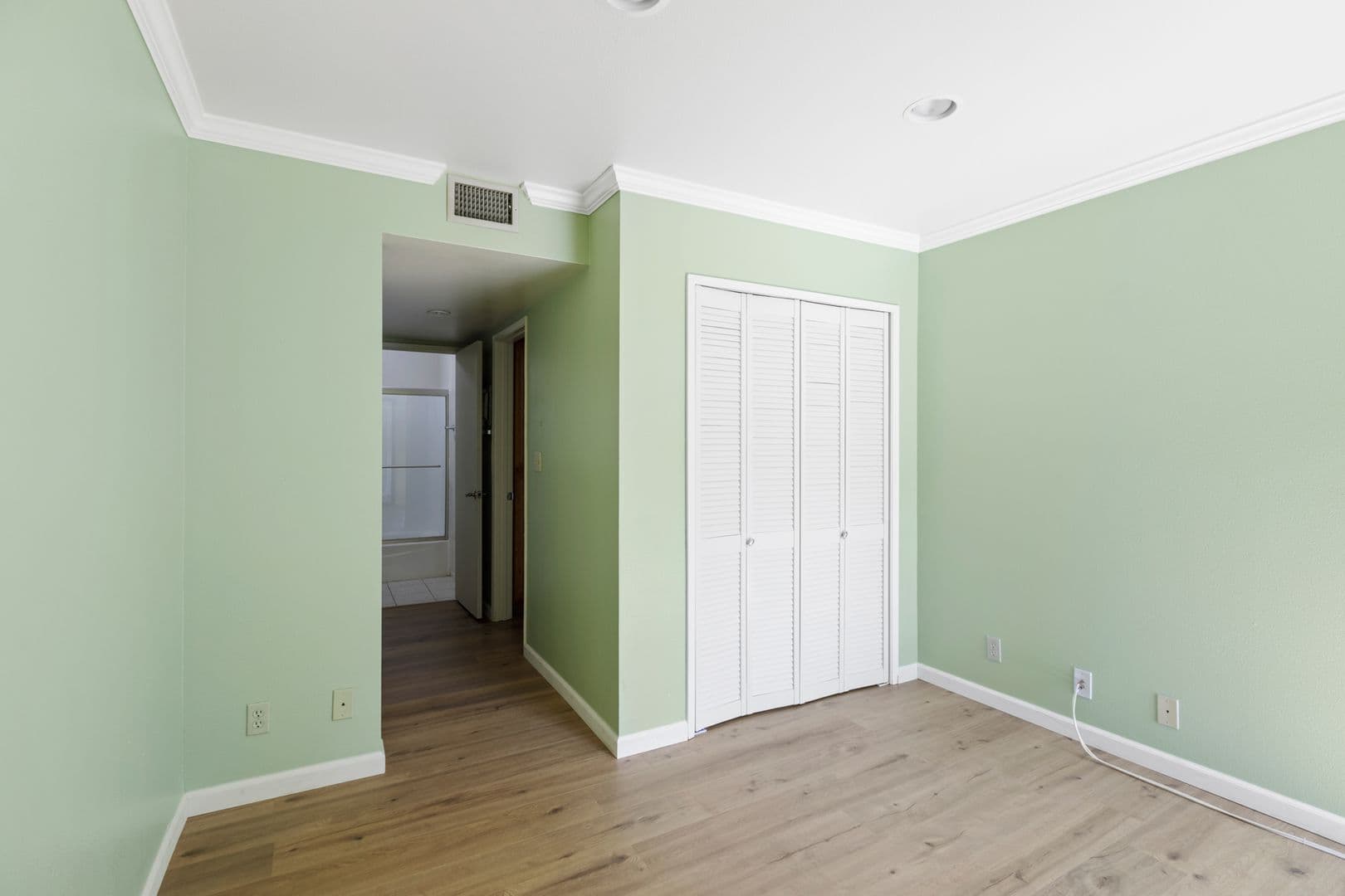Woodland Hills Condo: 22100 Burbank Blvd #214B