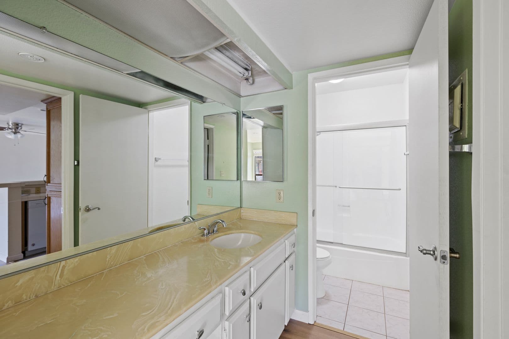 Woodland Hills Condo: 22100 Burbank Blvd #214B