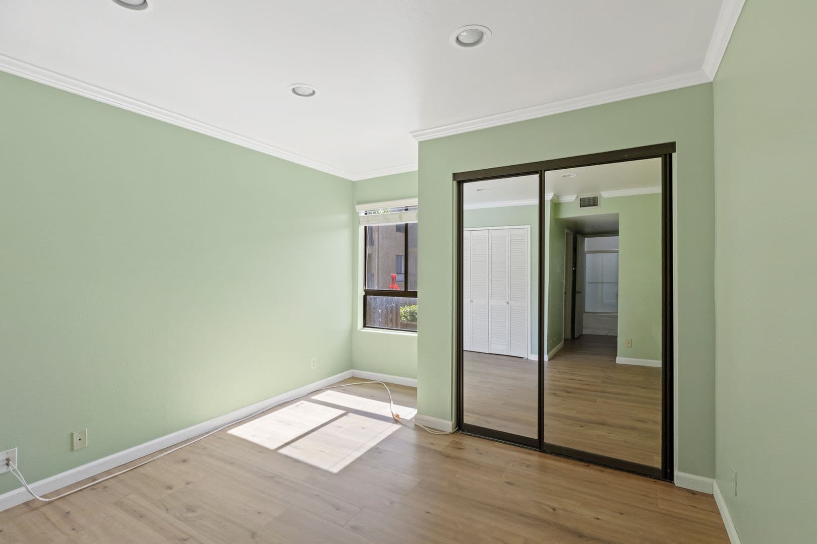 Woodland Hills Condo: 22100 Burbank Blvd #214B