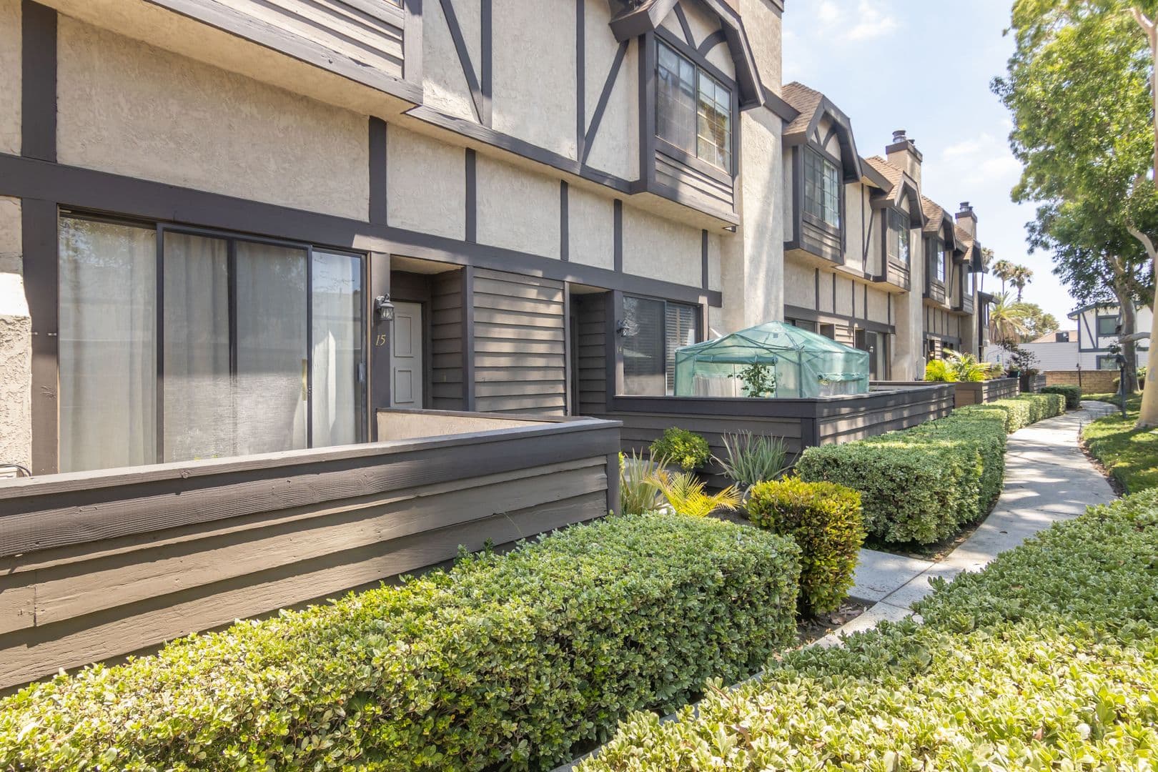 Reseda Townhome: 19230 Wyandotte St #15