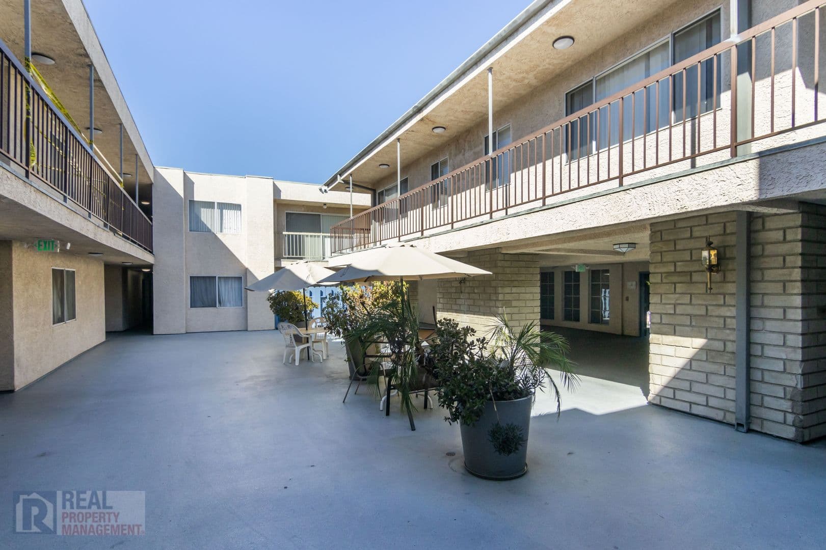 Canoga Park Apartment: 7233 Loma Verde Ave
