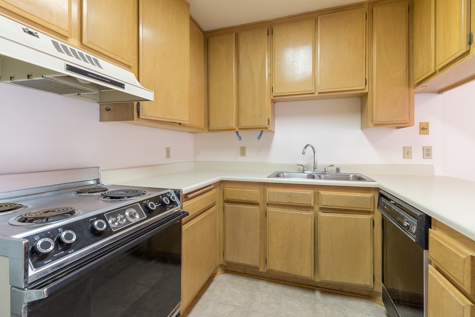 Canoga Park Condo: 6815 Remmet Ave. #323