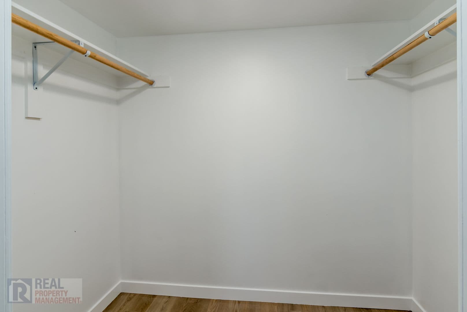 Canoga Park Apartment: 7233 Loma Verde Ave