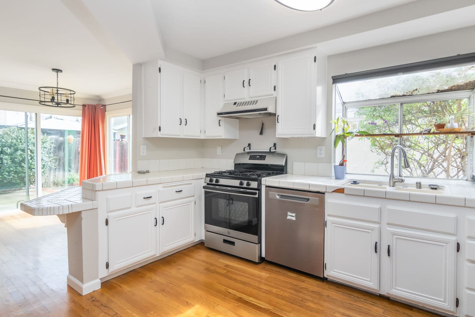 Panorama City House: 12314 Willow Way
