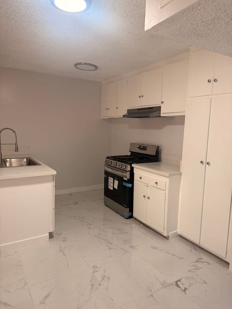 Panorama City Condo: 14751 Titus St. unit 16