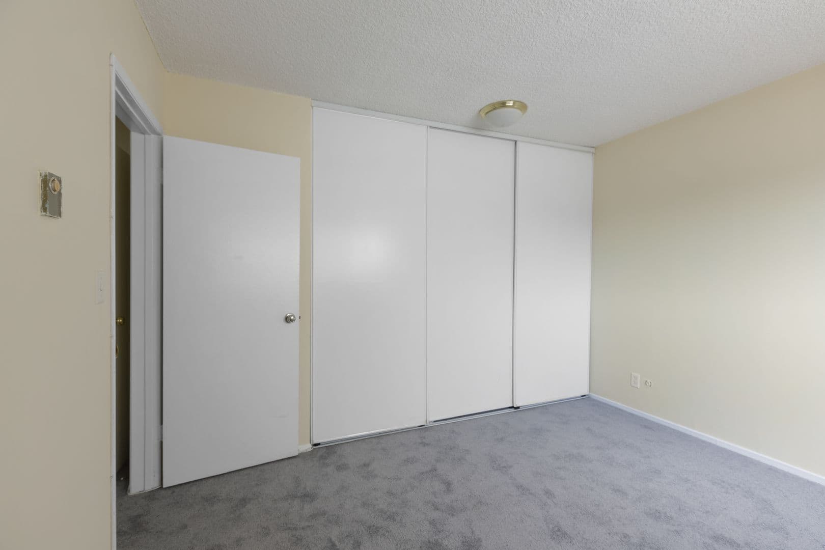 Northridge Apartment: 8421 Lindley Ave.