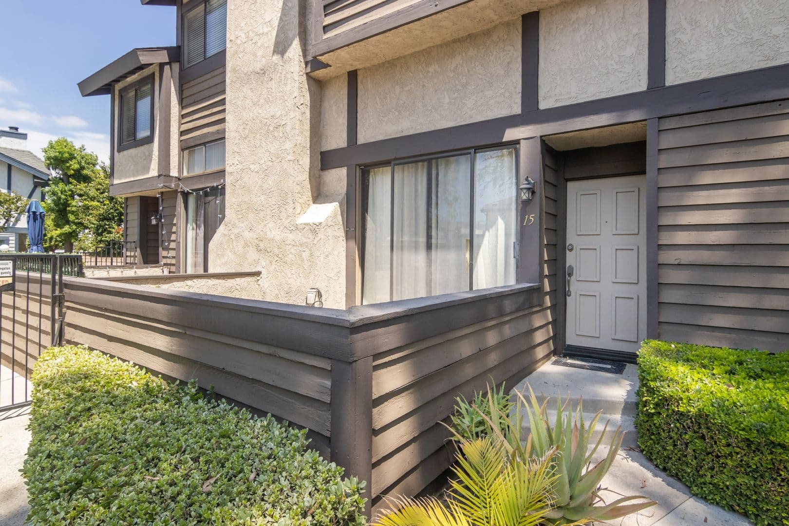Reseda Townhome: 19230 Wyandotte St #15