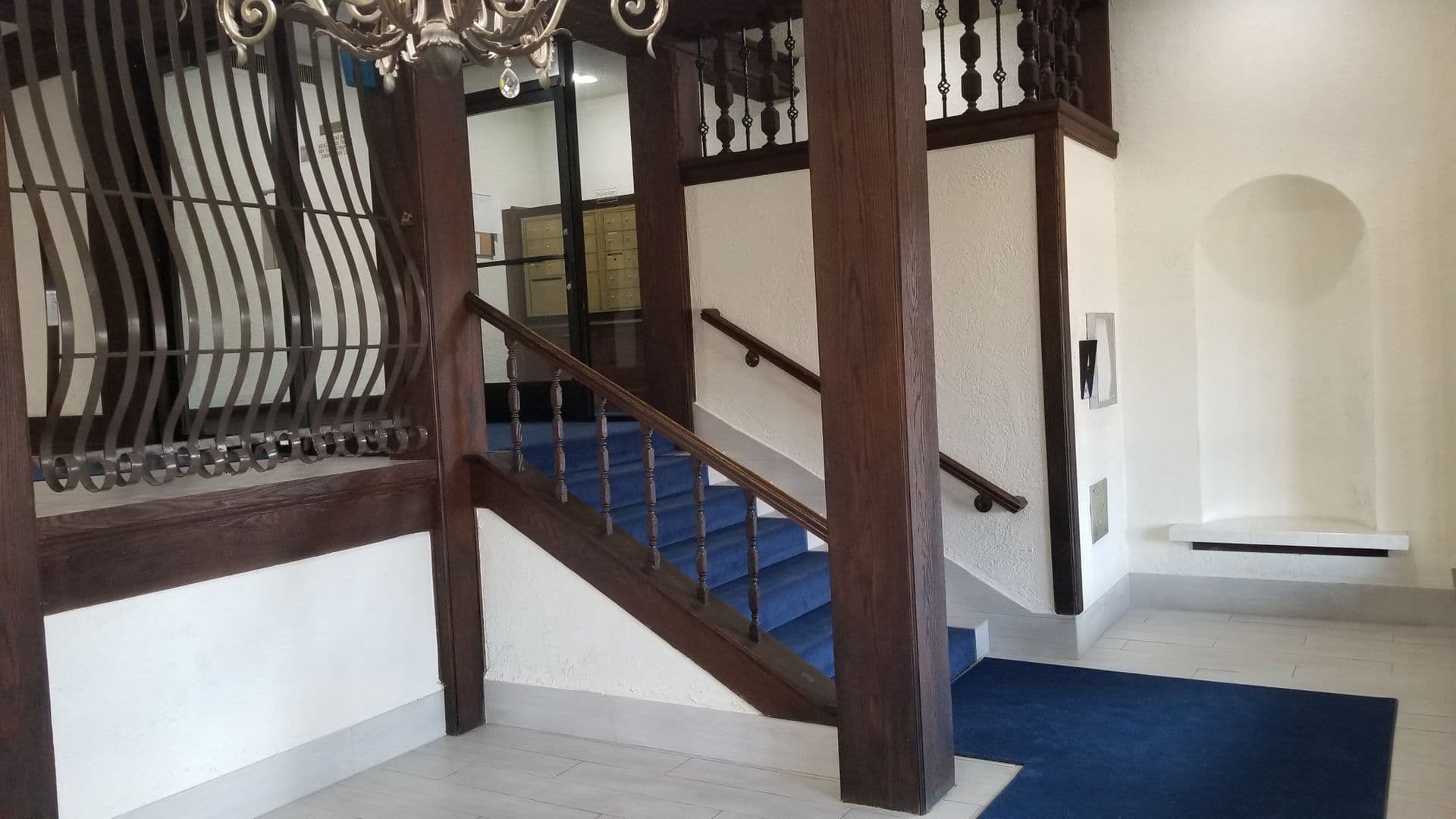 Valley Village House: 12720 Burbank Blvd
