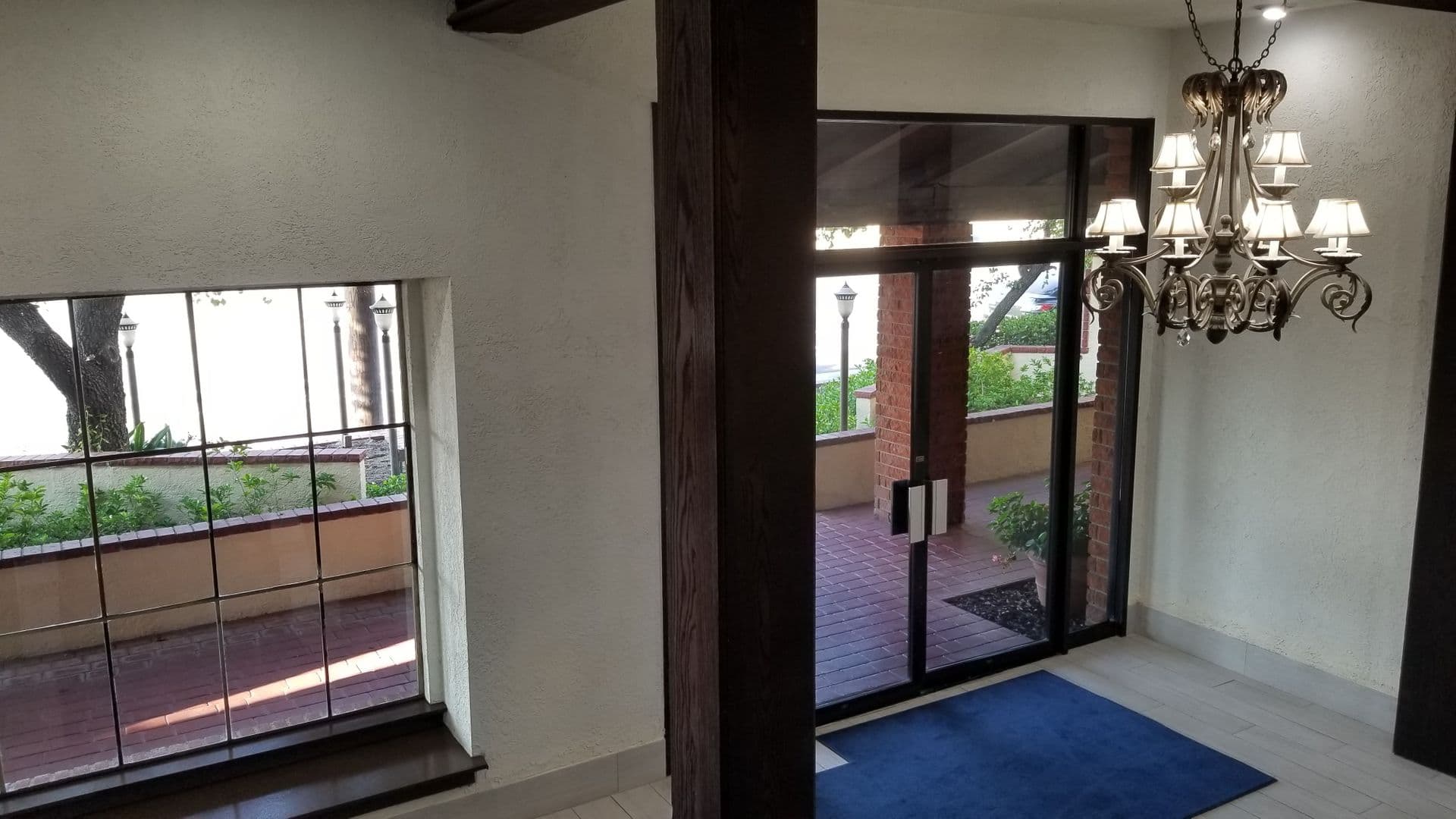 Valley Village House: 12720 Burbank Blvd