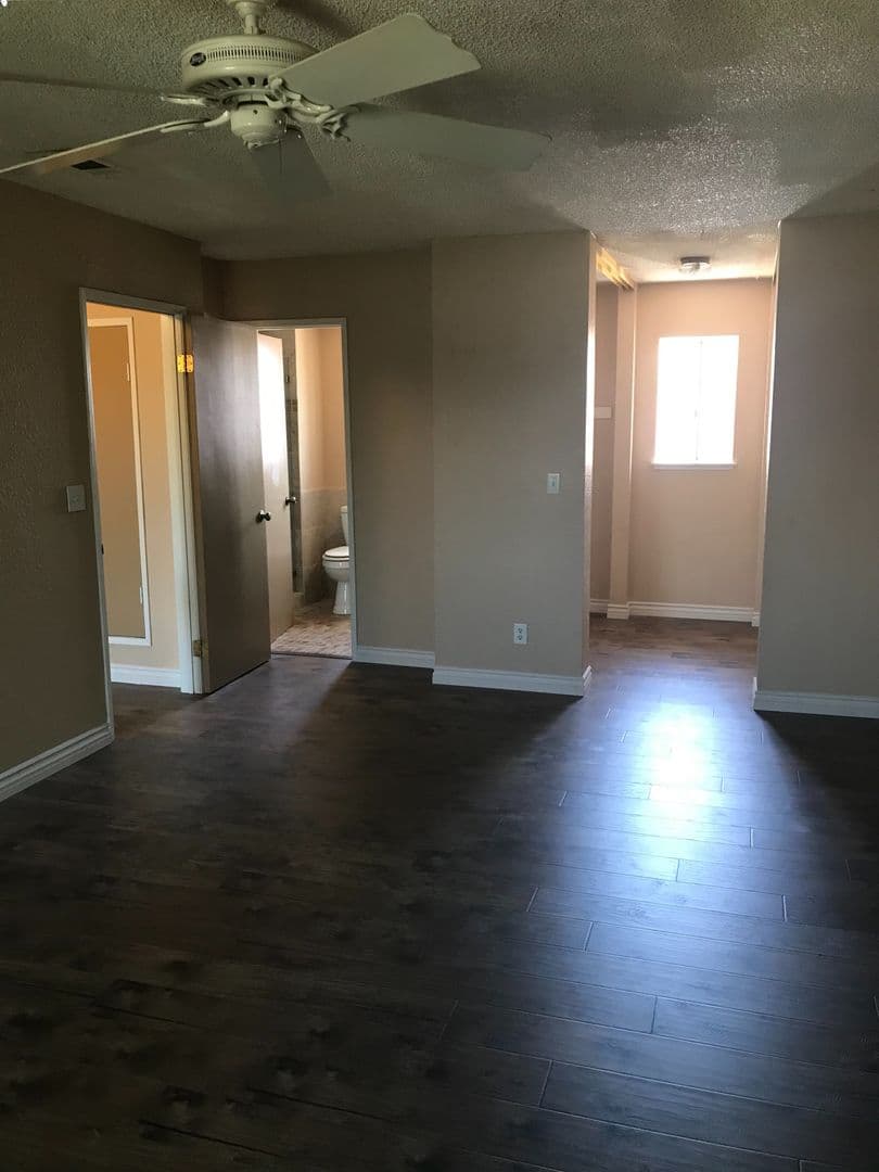 Riverside House: 1041 Clark St