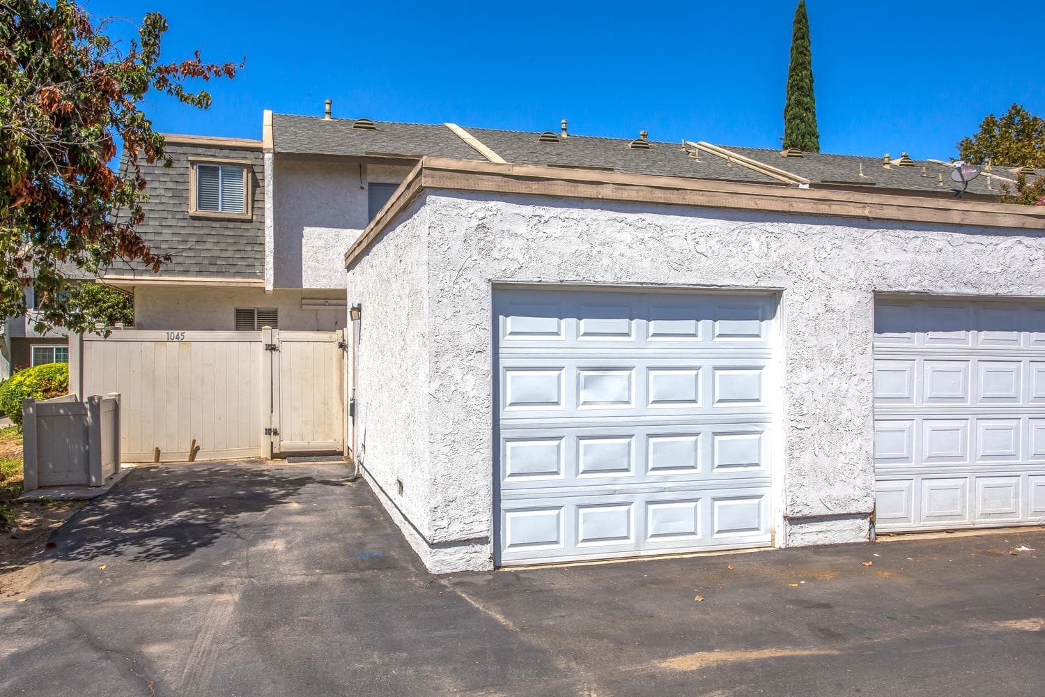 Riverside House: 1045 Clark St