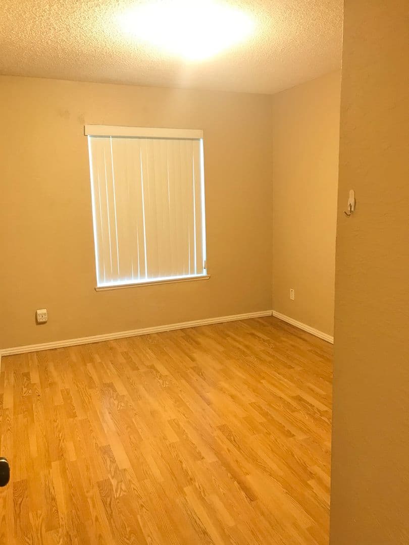 Riverside House: 1041 Clark St