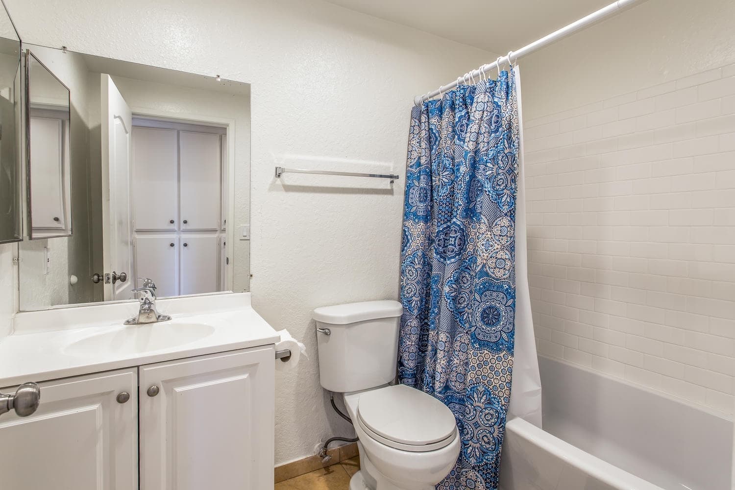 Riverside House: 1045 Clark St
