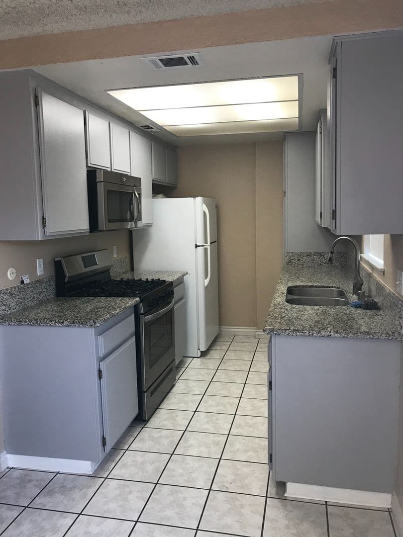 Riverside House: 1041 Clark St