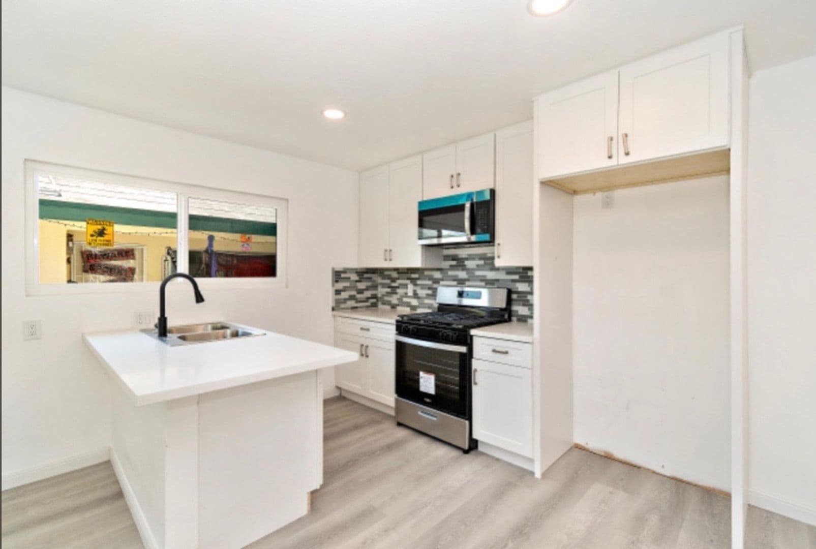 Colton Apartment: 1329 N. Pennsylvania Ave.