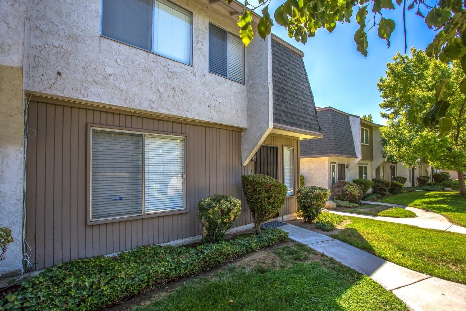Riverside House: 1045 Clark St