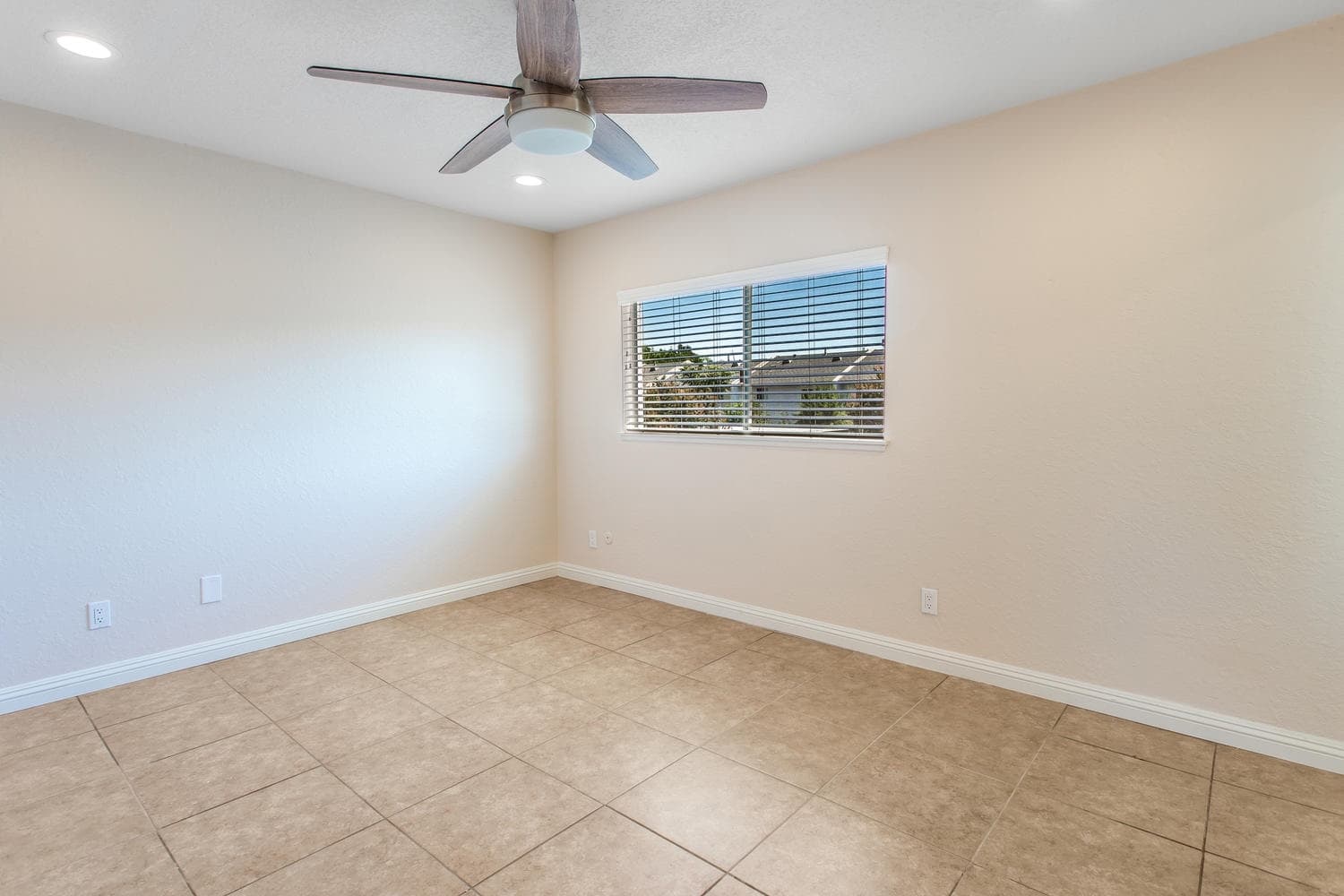 Riverside House: 1045 Clark St