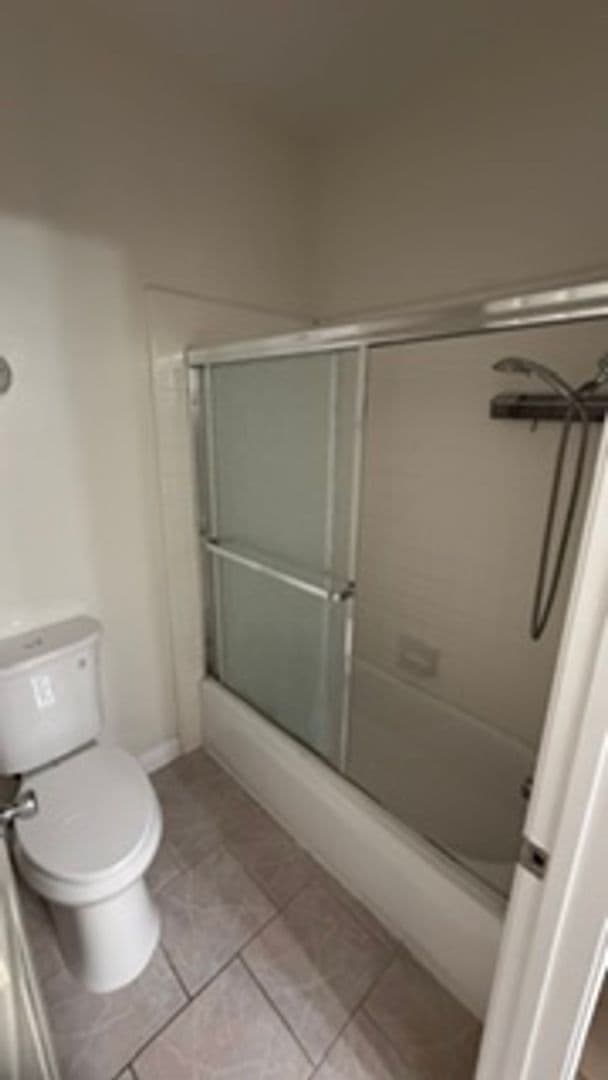 Irvine House: 8 Del Carlo
