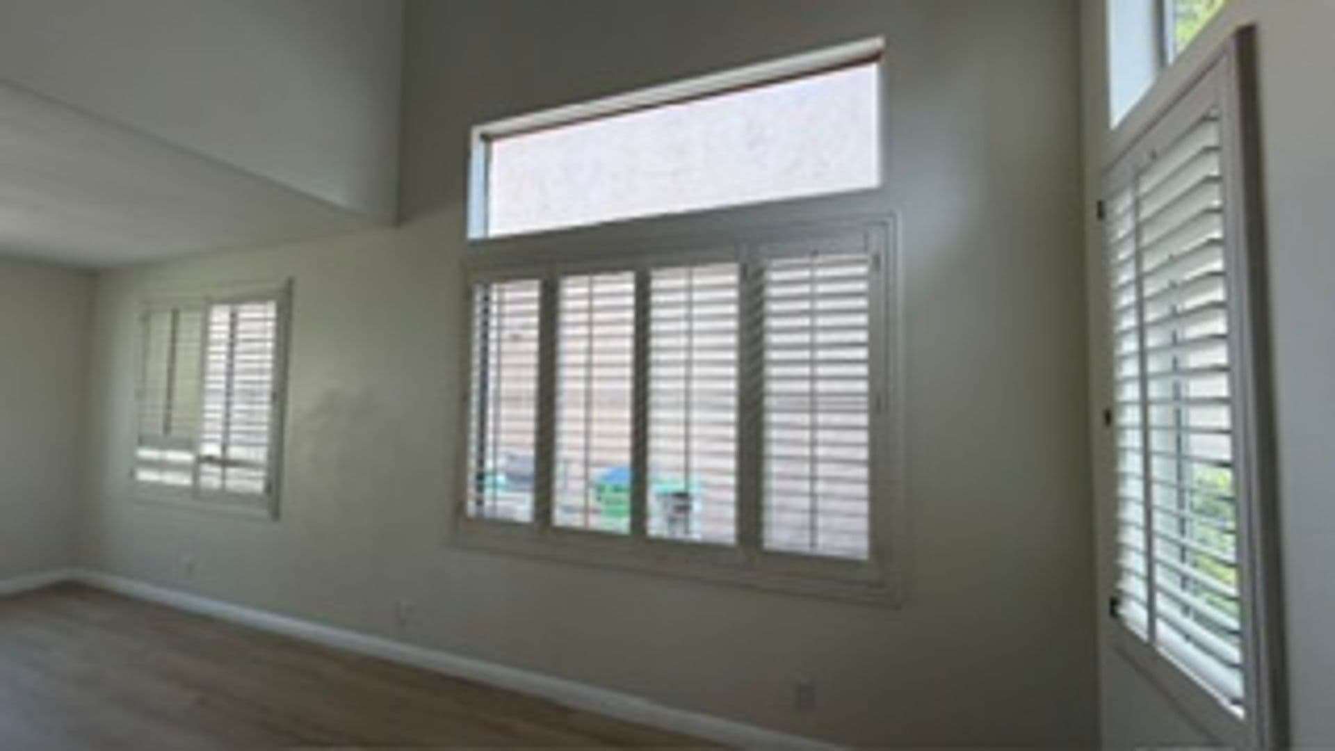 Irvine House: 8 Del Carlo