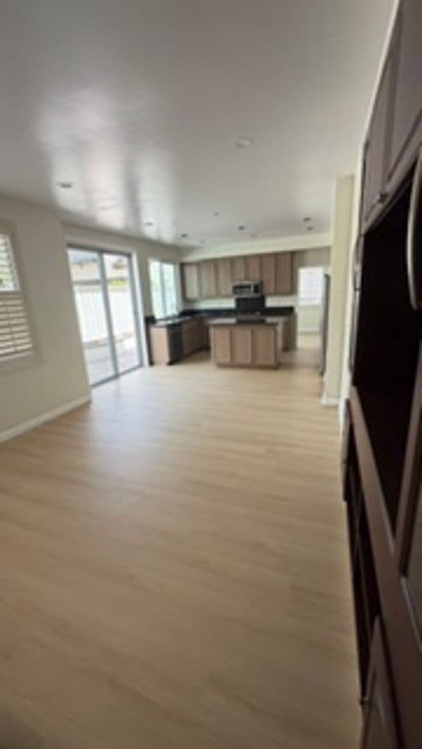 Irvine House: 8 Del Carlo
