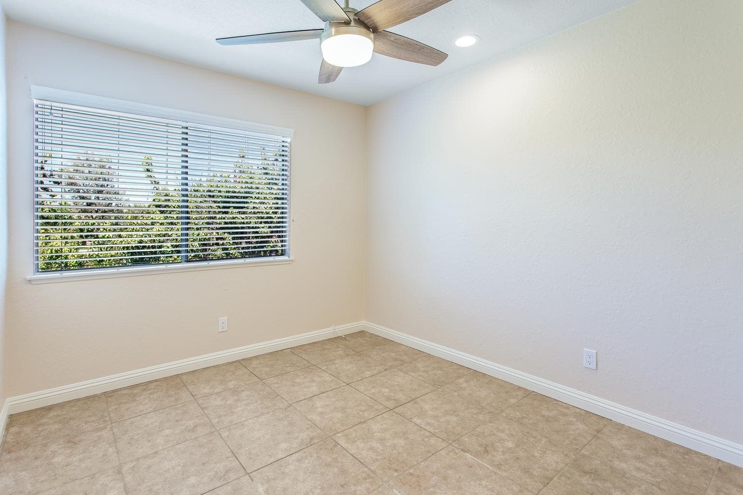 Riverside House: 1045 Clark St