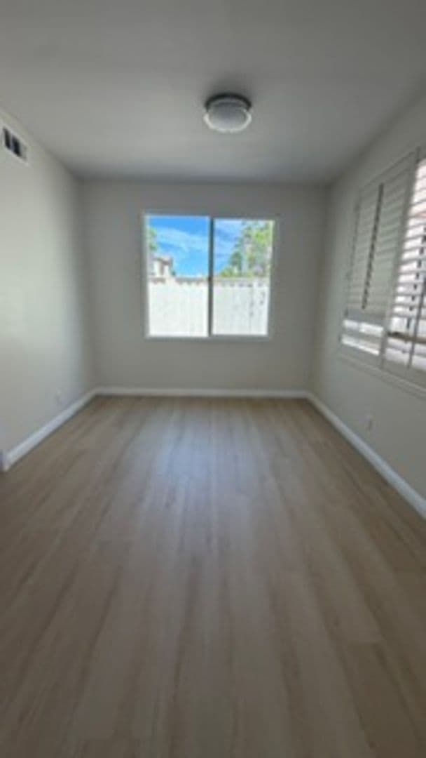 Irvine House: 8 Del Carlo