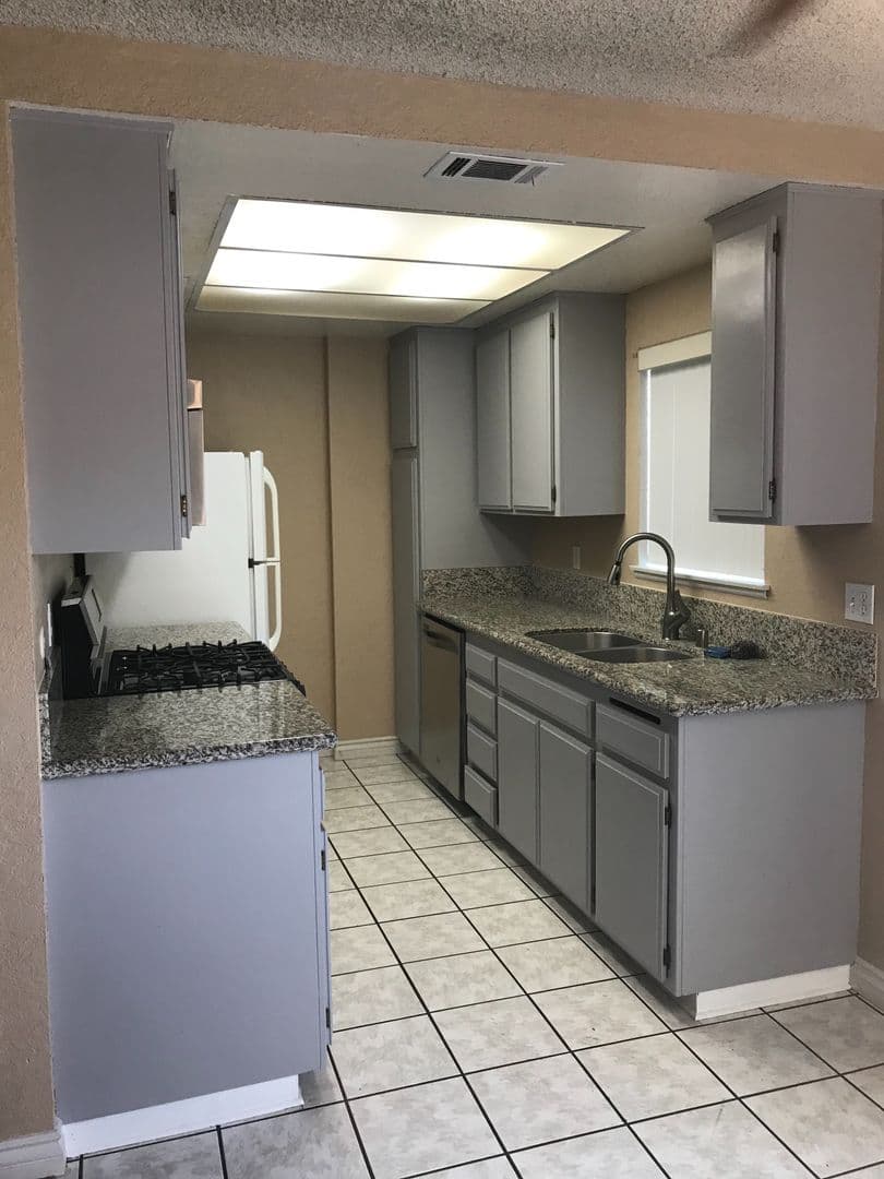 Riverside House: 1041 Clark St