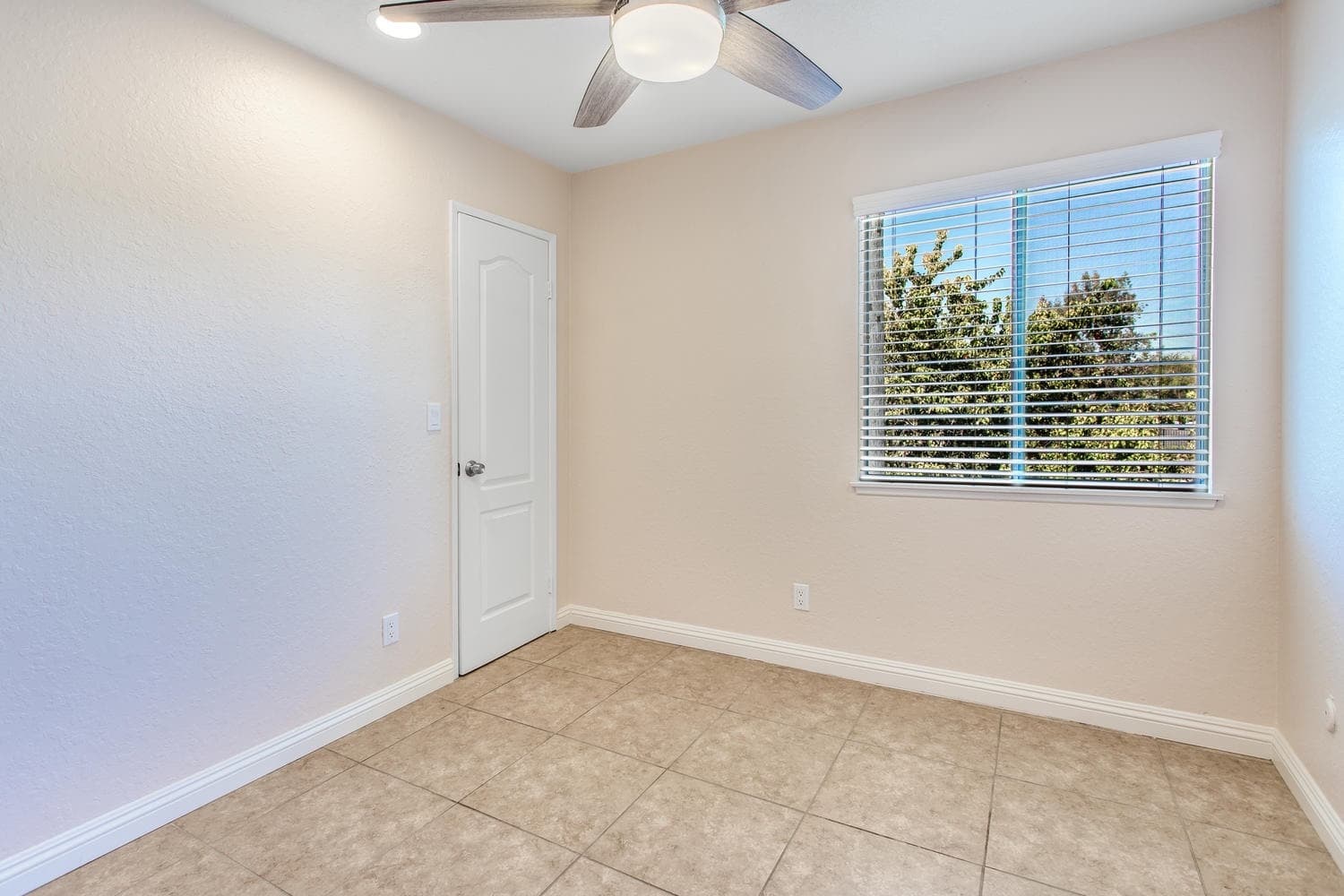 Riverside House: 1045 Clark St