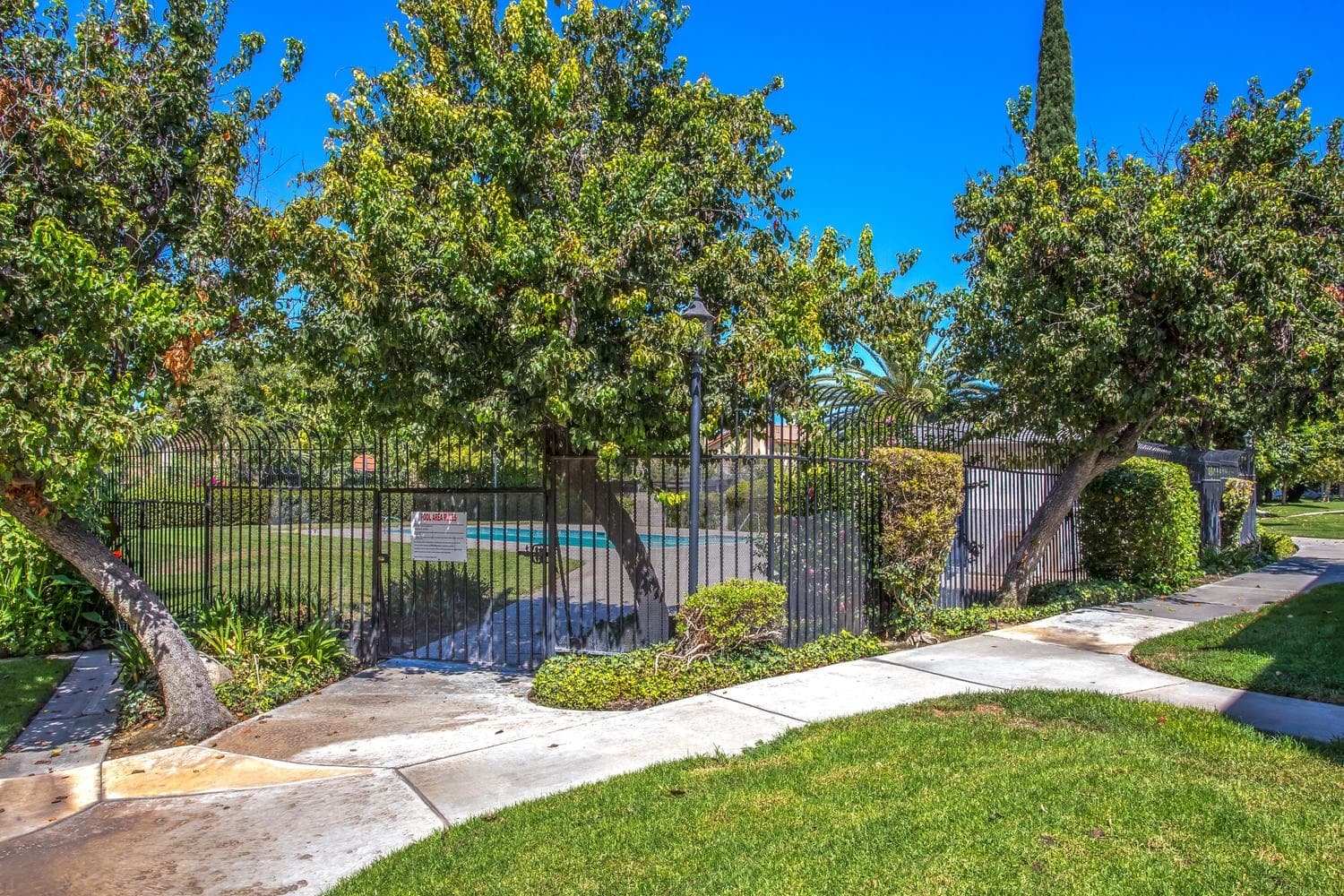 Riverside House: 1045 Clark St