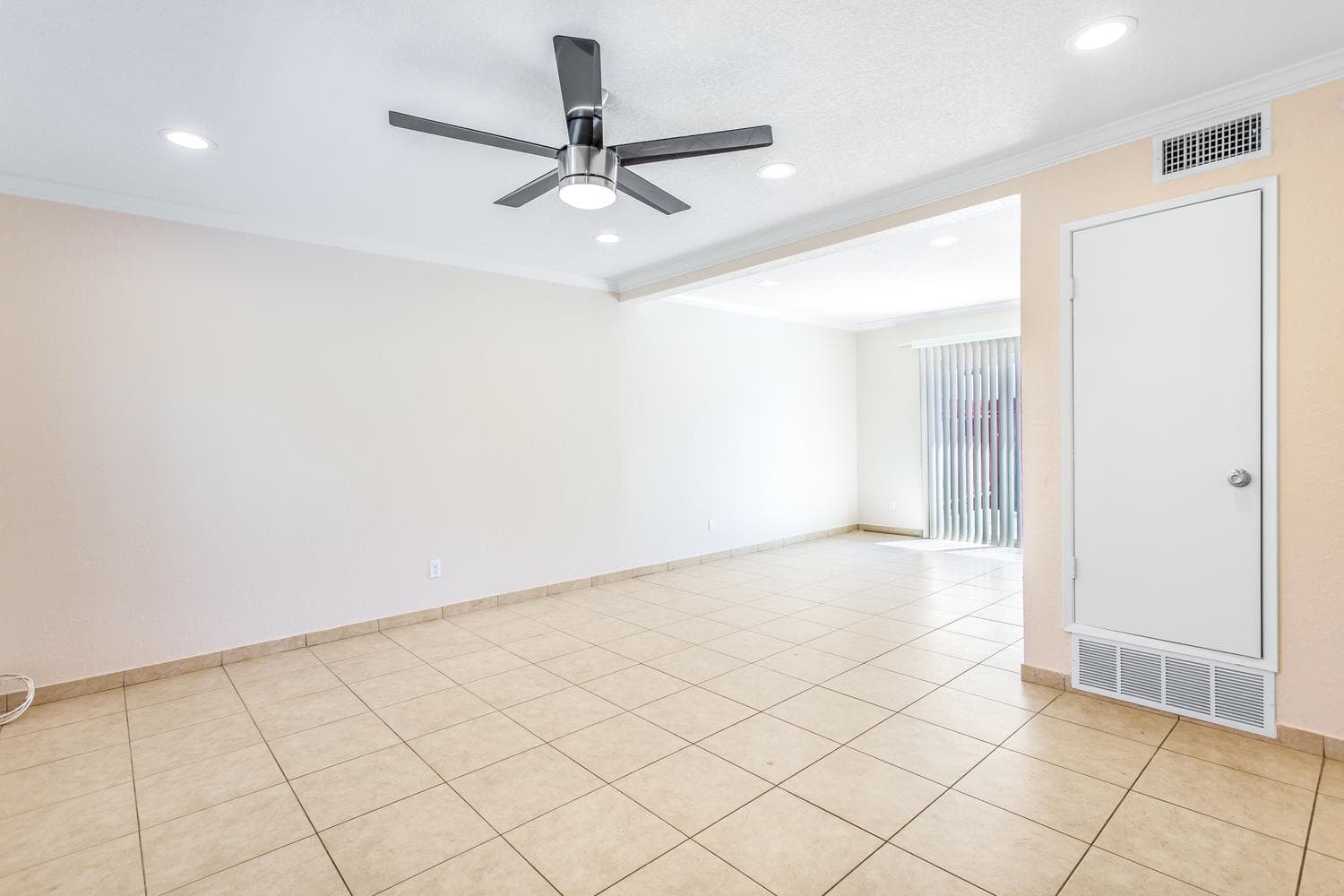 Riverside House: 1045 Clark St
