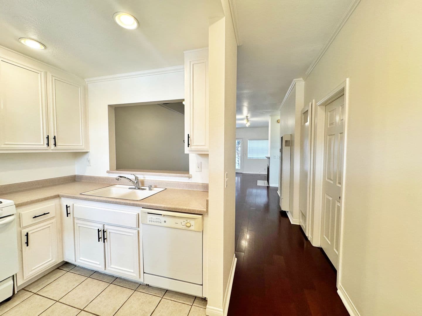 Long Beach House: 1145 Roswell Ave