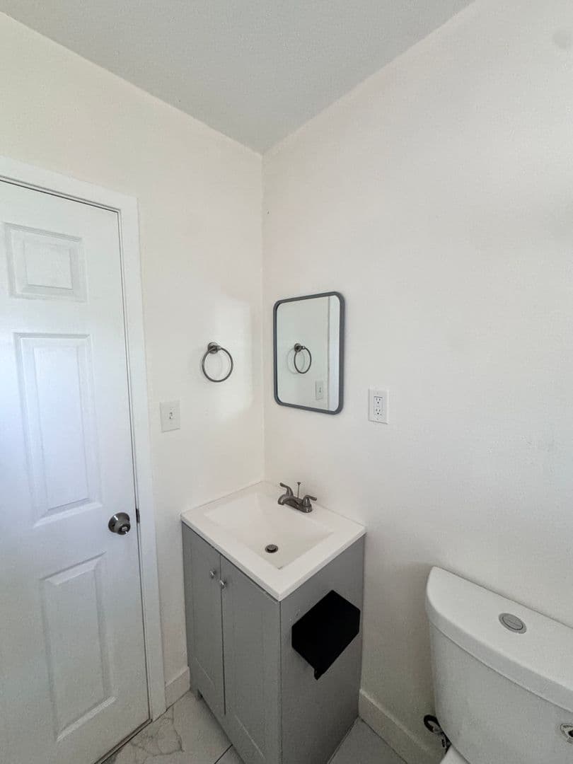 South Gate Apartment: 3048 Iowa ave