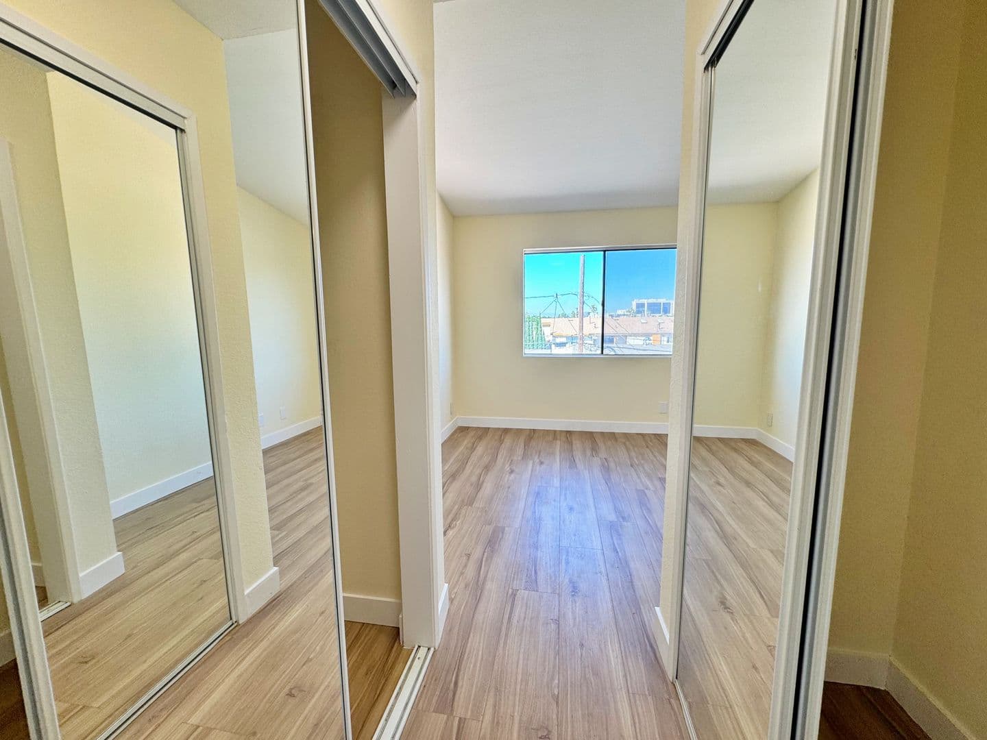 Long Beach Condo: 1168 E 10th St Apt 215